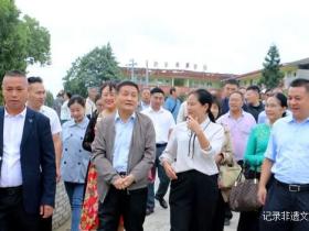 原中国作协副主席叶辛回到第二故乡修文县永杨村调研