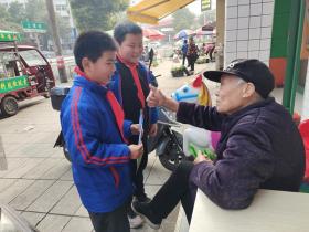 新化县上渡街道中心小学“学雷锋”主题活动多样化