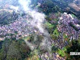 贵州从江:岜沙苗寨迎来一年一度的芦笙节,苗族同胞欢聚在寨子里