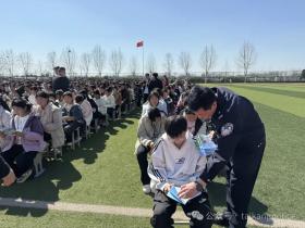 这个派出所,打出校园普法、禁毒、反诈宣传组合拳