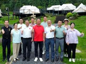 潜山市市委常委、天柱山管委会副主任舒寒冰一行到露营之家供应链贸易中心考察交流