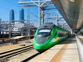 中国中车助力中老铁路增开国际旅客列车 中老铁路首次动车组开通