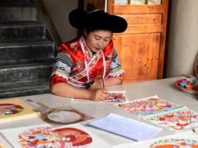 农民画笔绘就乡村振兴新画卷:六盘水水城农民画的艺术与乡愁