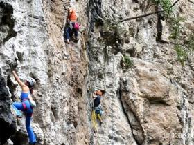 “赛动黔景”2025“岩旅贵州”攀岩周在六盘水月照岩场盛大启幕