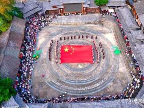 西江苗寨:多彩民俗活力共绘假日好时光