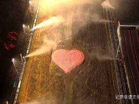 六盘水梅花山60余台设备同步启动造雪助力2025-2026冰雪季