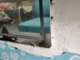 衡阳祁东县两男子酒后在一理发店闹事,其中一人疑为公职人员,店老板称另一人是自己亲哥,当地表示正在调查