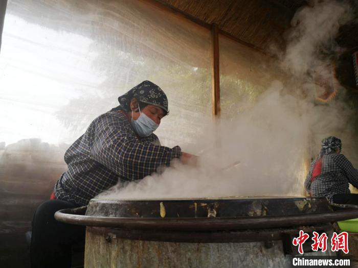 山东沂蒙老区出炉“七彩煎饼” 成山村脱贫致富“拳头”产品-图片3