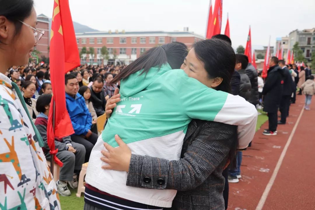 香港孔教学院汤恩佳院长一行莅临利川市清江外国语学校讲学-图片24