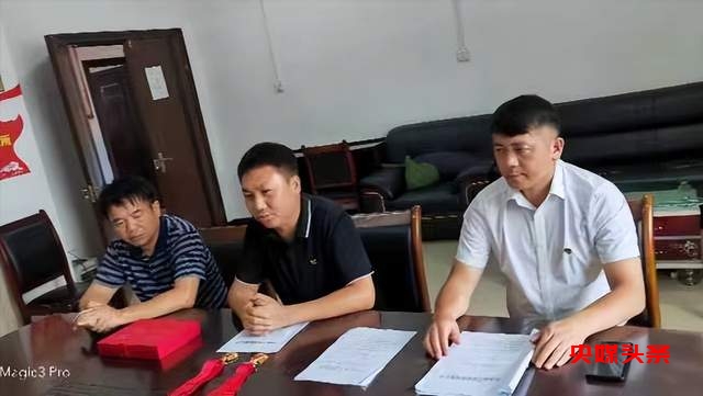 立德树人服务社会贵州省从江县教育系统三名优秀教师荣获在党50年纪念章-图片2