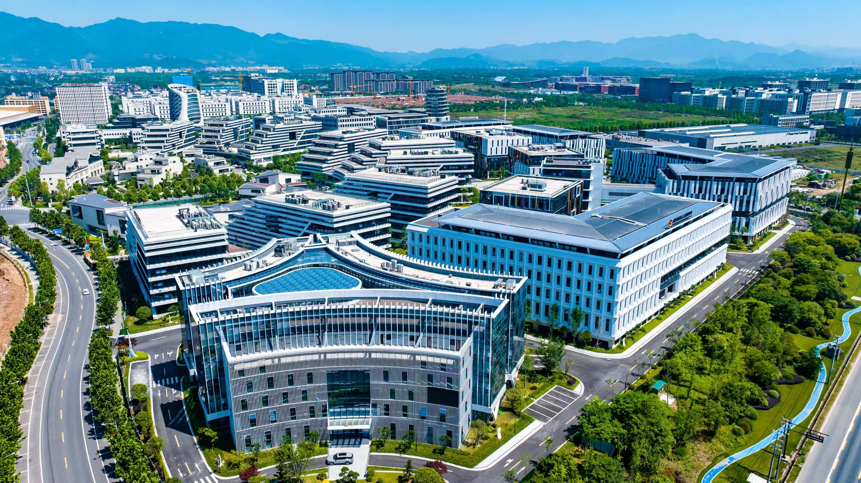 金漪湖：荒山之上崛起一座产业新城-图片2