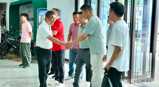 潜山市市委常委、天柱山管委会副主任舒寒冰一行到露营之家供应链贸易中心考察交流