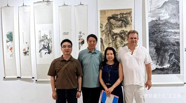 画笔架起友谊桥!中法建交60周年特别艺术展登陆烟台