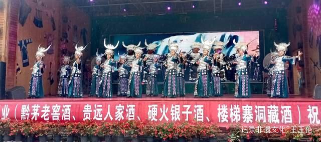 贵州花溪楼梯寨举办首届寨歌寨舞民族歌舞表演大赛 传统艺术焕发新生-图片2