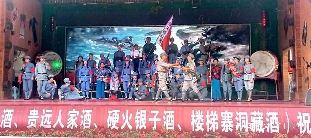 贵州花溪楼梯寨举办首届寨歌寨舞民族歌舞表演大赛 传统艺术焕发新生-图片3