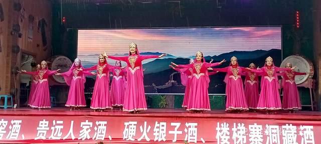 贵州花溪楼梯寨举办首届寨歌寨舞民族歌舞表演大赛 传统艺术焕发新生-图片7