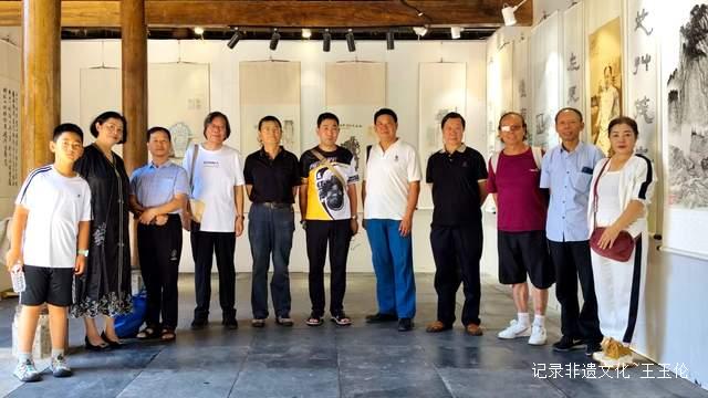 “笔墨生辉,花溪雅集”书画展璀璨开幕