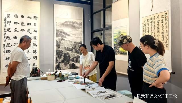 笔墨传情:从江国画公益培训让传统文化在苗乡生根发芽