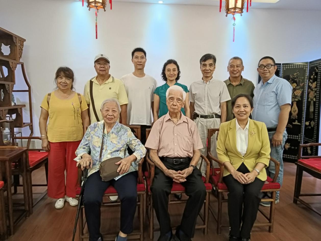 爱国华侨郑潮炯后代亲属回乡访问-图片1
