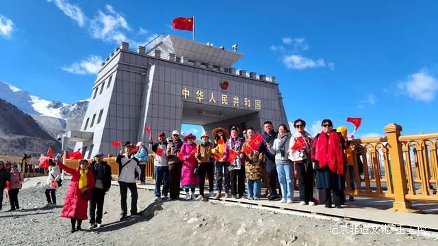 雪域高原上的文化盛宴 贵州书画名家边疆写生作品震撼展出