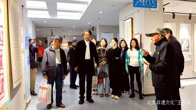 “匠心传承·对话古今——贵州老年大学2025年非遗作品专题展”重阳节启幕,京黔茫父颖拓精品齐聚一堂