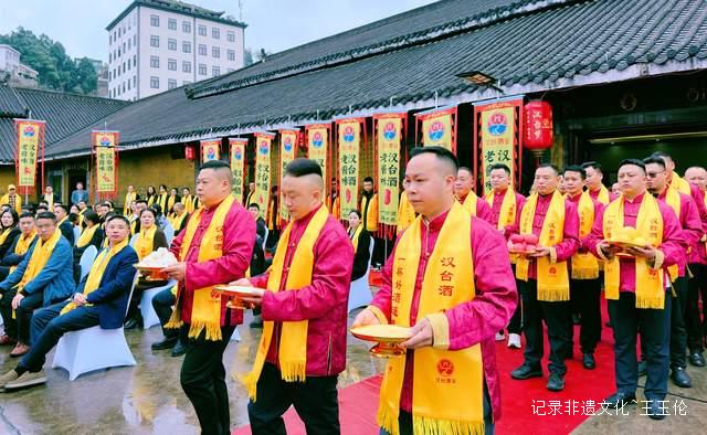 探秘好酒的诞生:汉台酒业取水下沙大典演绎匠心酿造-图片3