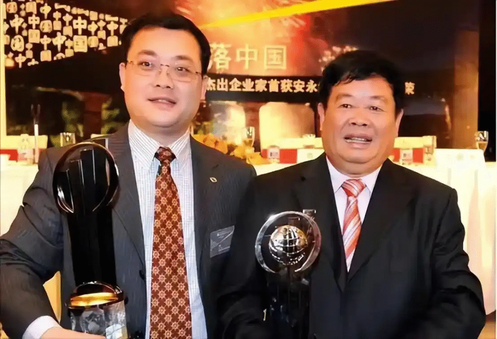 福耀玻璃:曹德旺辞去董事长职务,选举曹晖为新董事长