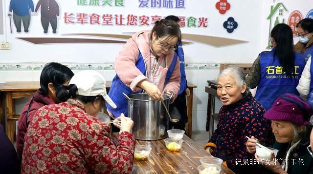 温情炊烟升起的社区：石首“长辈食堂”如何用美食连接人心-图片2