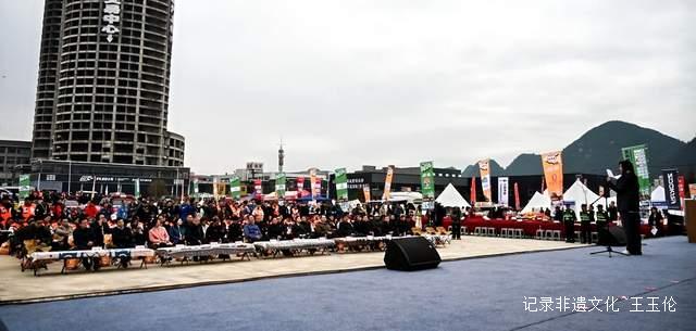 百车巡游燃动孟关！2025山地英雄会汉台·茅公馆杯汽摩赛事激情启航