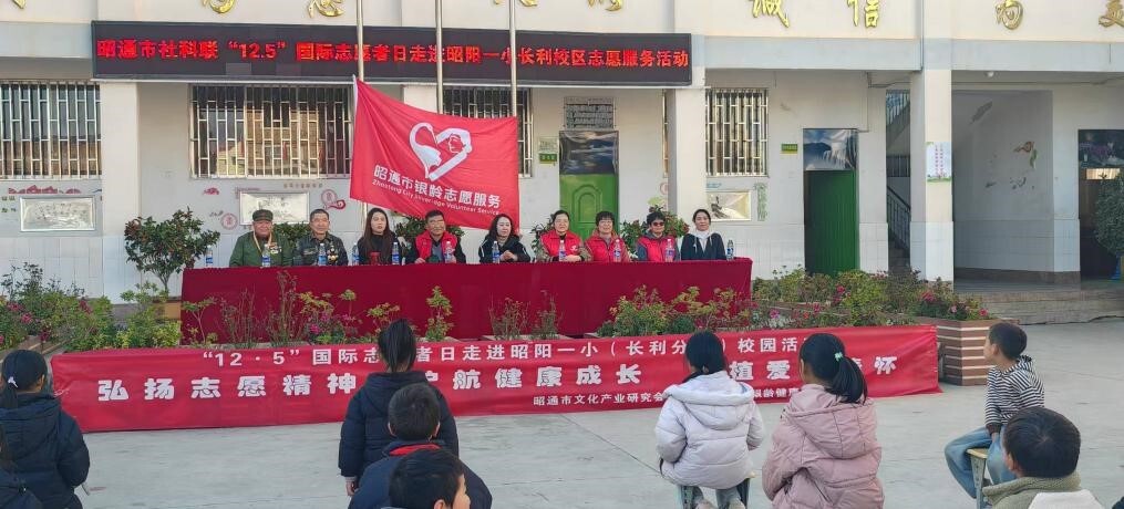 文化暖流进校园:播撒爱国种子 守护少年成长-图片1