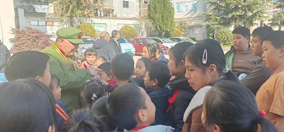 文化暖流进校园:播撒爱国种子 守护少年成长-图片2