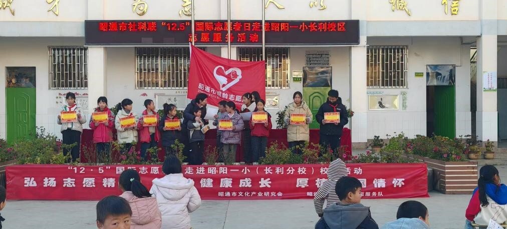 文化暖流进校园:播撒爱国种子 守护少年成长-图片7