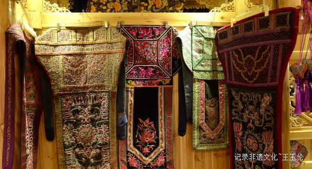 韦桃花:马尾绣“指尖经济”古韵焕新彩走出旅游商品新路-图片3