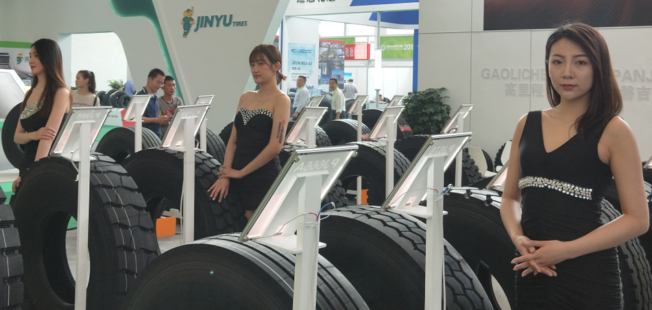 欧盟放弃2035年燃油车禁令!清洁运输倡导组织运输与环境(T&E)的执行董事威廉·托茨(William Todts):欧盟在拖延时间,而中国则在加速!