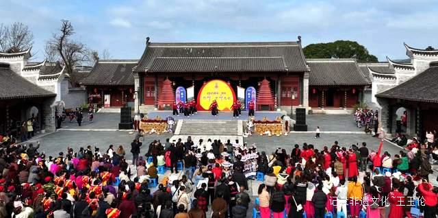 侗笙奏响丰收曲 劲舞燃动侗寨年：贵州黎平村舞斗舞大会热力点燃传统节庆