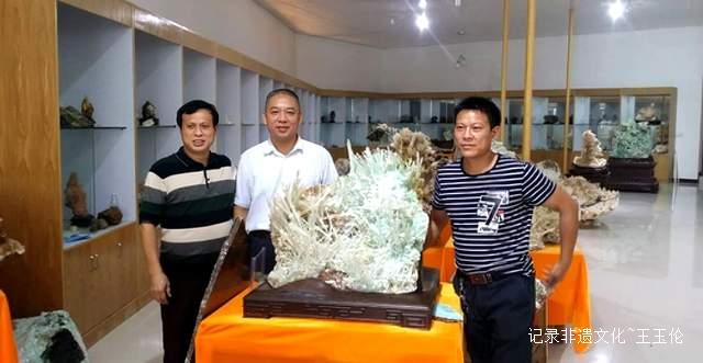 大地之花：一位农民与亿万年的蓝色奇缘