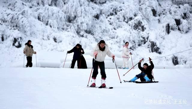低纬雪乡迎客来 南国冰城展新颜——贵州六盘水梅花山国际滑雪场2026年雪季火热开板-图片4