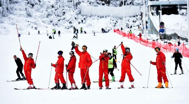 低纬雪乡迎客来 南国冰城展新颜——贵州六盘水梅花山国际滑雪场2026年雪季火热开板-图片6