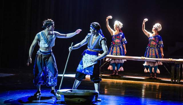 贵州杂技剧《白云深处有人家》亮相筑城 传统技艺织就“流动苗寨画卷”-图片2