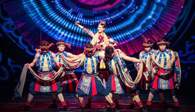 贵州杂技剧《白云深处有人家》亮相筑城 传统技艺织就“流动苗寨画卷”-图片6