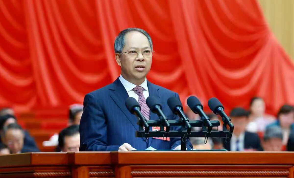 贵州省十四届人大四次会议举行第二次全体会议