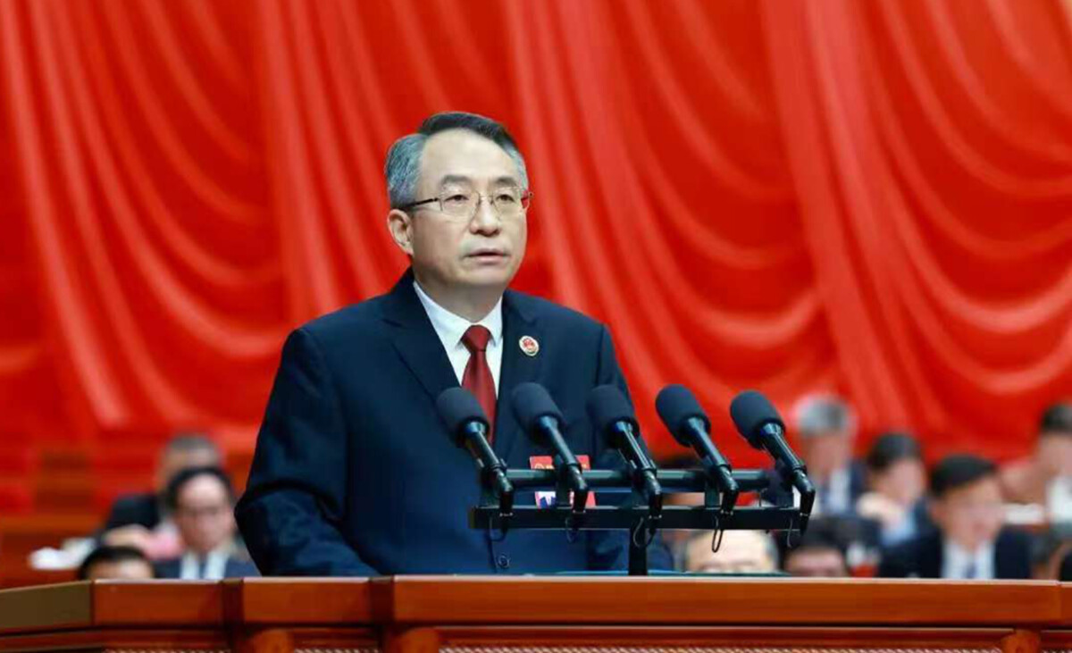 贵州省十四届人大四次会议举行第二次全体会议