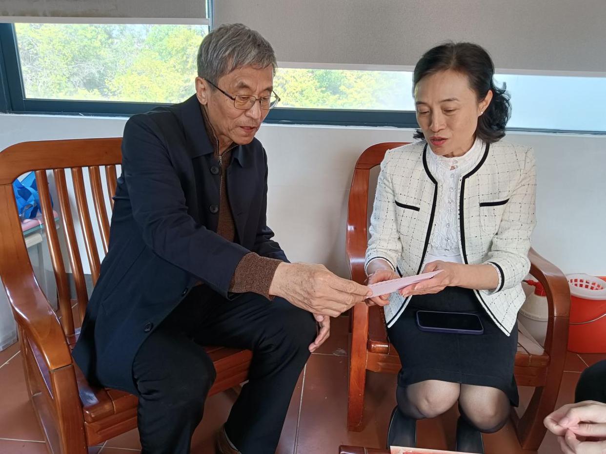 「侨乡新闻」林春晖主席向著名侨史专家张国雄拜年-图片1