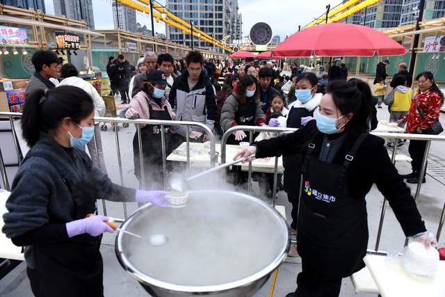 铁花雨落闹元宵 灯火暖城映笑颜——钟山区阿点乐·福立不夜集非遗盛宴侧记