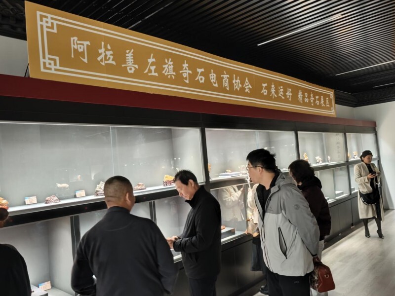 2026城外诚春季观赏石艺术展启幕 “昆仑仙桃”和田红糖皮旱籽料惊艳京城-图片1