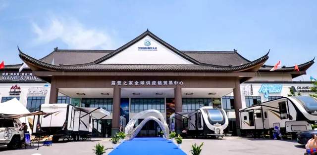 从“红色老区”到“产业蓝海”：晋江内坑镇问路金华山，探寻三百亿拖鞋产业的共富“密钥”-图片1